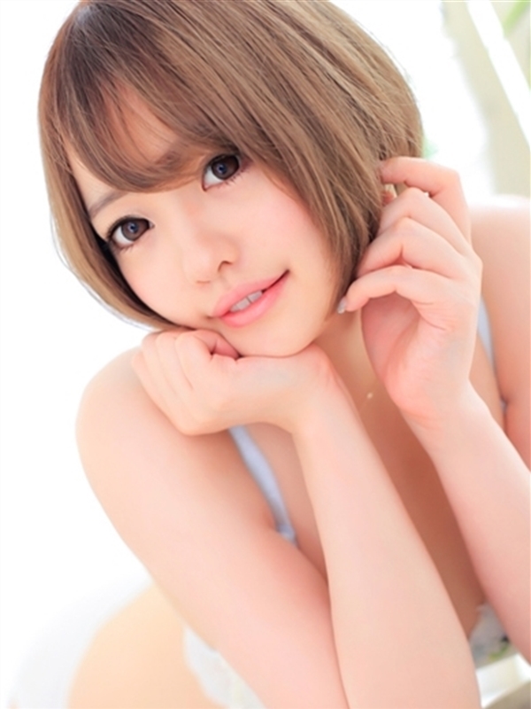あき(20歳、B:88、W:58、H:86)